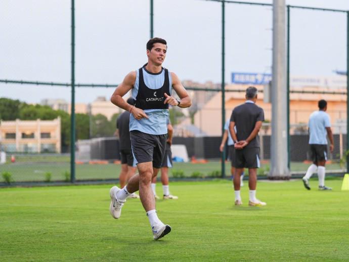 足球报：特谢拉和于汉超已经恢复，申花17号上午启程赴京