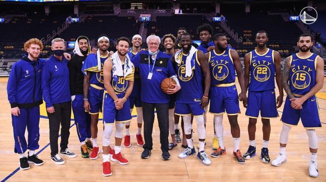 星空体育官网-真就一人一城呗！勇士主场记分员效力58年终退休